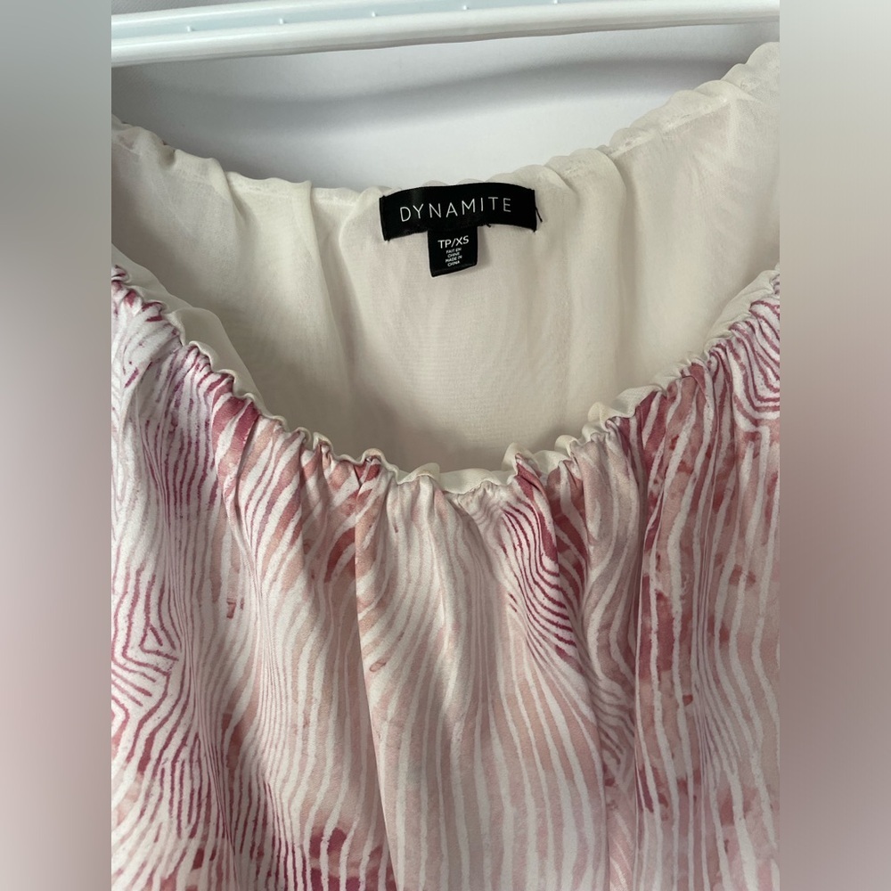 NWOT Dynamite Women's Swirl Pattern cropped Blouse flared sleeves size XS - Picture 2 of 5